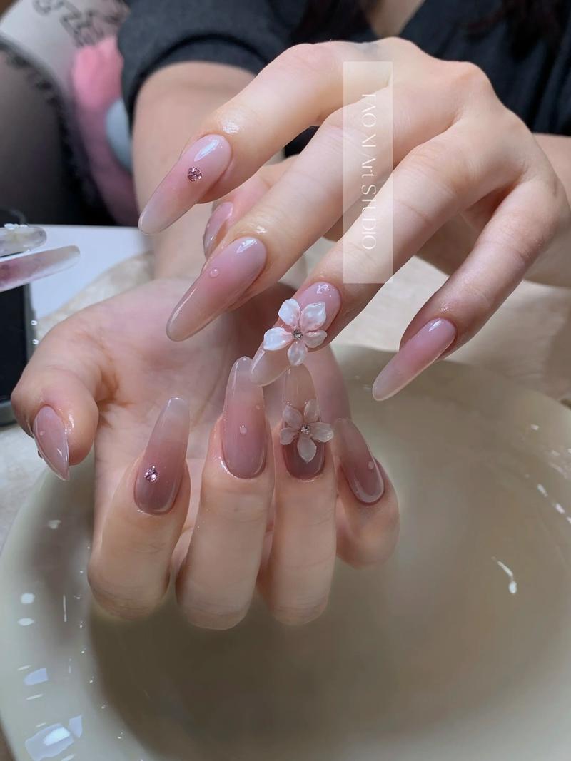 涪城美甲：为你的指尖添上一抹艺术